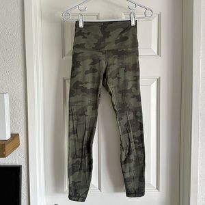 Lululemon Align Leggings Tights 25"
Camo Green Twill Multi Size 4